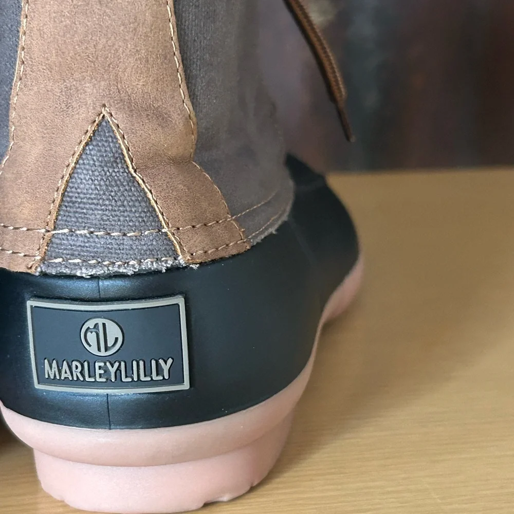 NWOT-Marleylilly Monogram Duck Boots waterproof-womens size 9